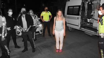 Otomobilini polislerin üzerine sürdü… Ortalığı birbirine kattı