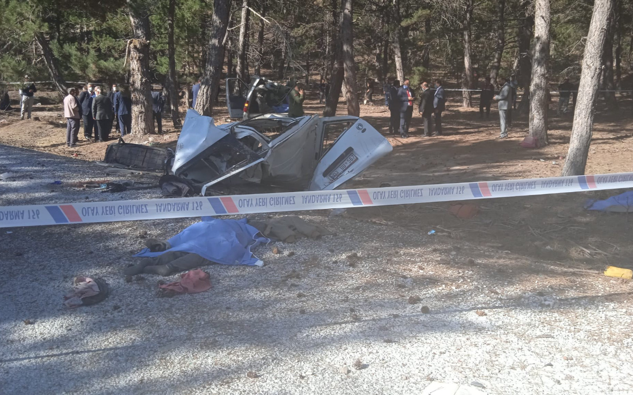 Afyon’da feci kaza! Öğrenci servisi ormanlık alana uçtu ikiye ayrıldı: Ölü ve yaralılar var