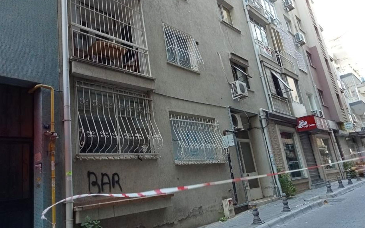 İzmir’de çatlaklar meydana gelen bina boşaltıldı