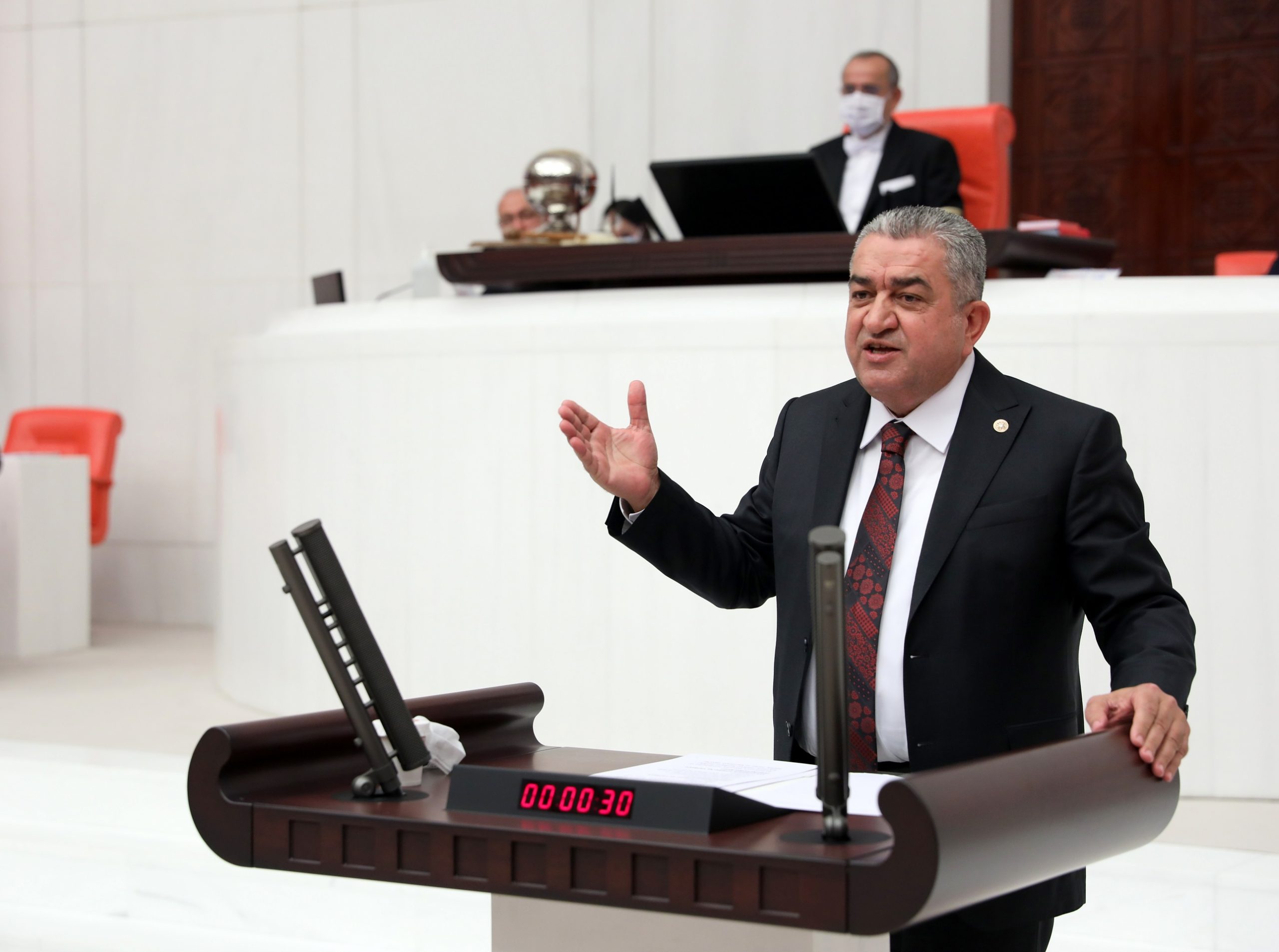 Serter: “Millete danışmadan millet bahçesi yapmayın”