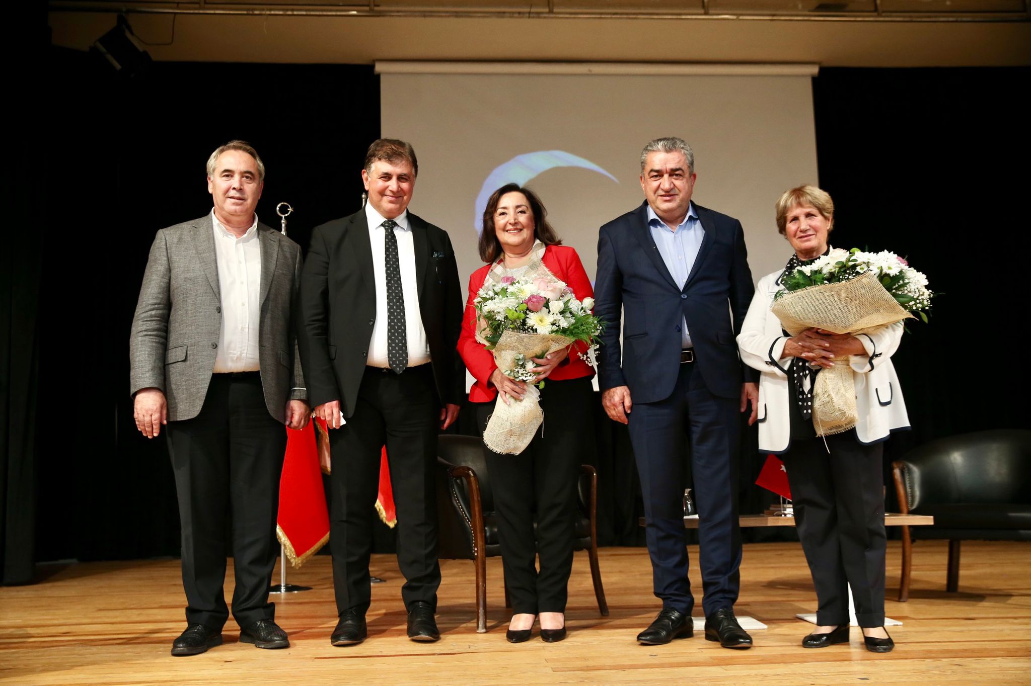 Karşıyaka’da ‘Cumhuriyet, Kadın, Edebiyat’ konuşuldu