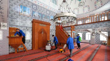 Buca’nın ibadethanelerinde kıyı bucak temizlik