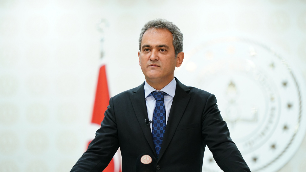 Bakan Özer: Dersliklerin yüzde 90’ı etkileşimli tahta ile buluşacak
