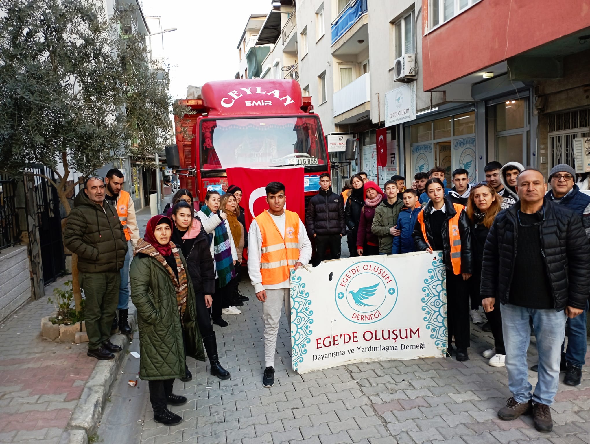 Egede Oluşum Derneği Depremzedeleri Yalnız Bırakmıyor