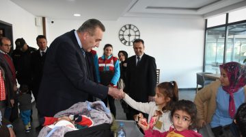 Deprem Bölgesine Buca Kaymakamlığı Öncülüğünde 93 Yardım Tırı Gitti