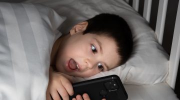 Çocuklar günde 4,5 saat telefon başında ve en çok sosyal medya uygulamalarını kullanıyorlar