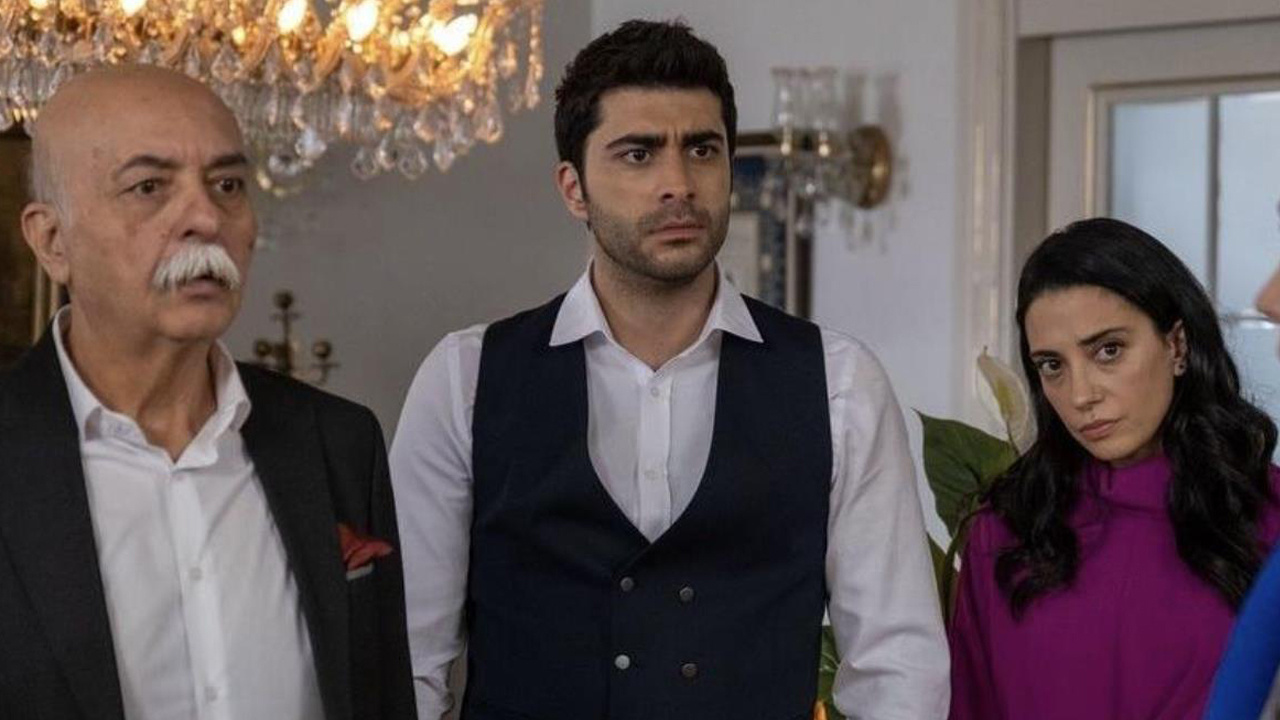 Kızılcık Şerbeti yayından kaldırıldı! Ünlü isimler RTÜK kararına sert tepki gösterdi: “Kan kusup Kızılcık Şerbeti içmek…’