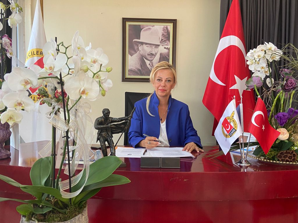 İzmir Gazeteciler Cemiyeti Başkanı Dilek Gappi