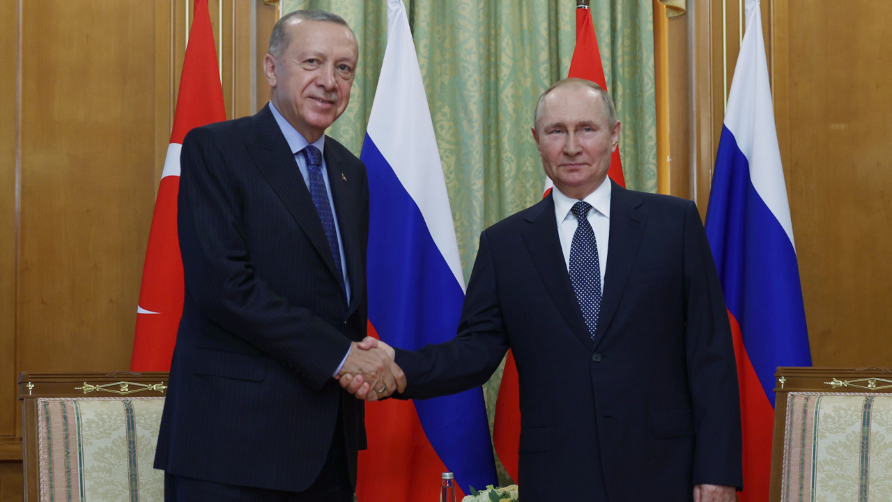 Erdoğan, Putin’i Karadeniz Tahıl Koridoru Anlaşması’na döndürebilecek tek lider