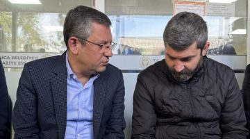 CHP Genel Başkanı Özel, İzmir’de öldürülen taksi şoförünün ailesini ziyaret etti