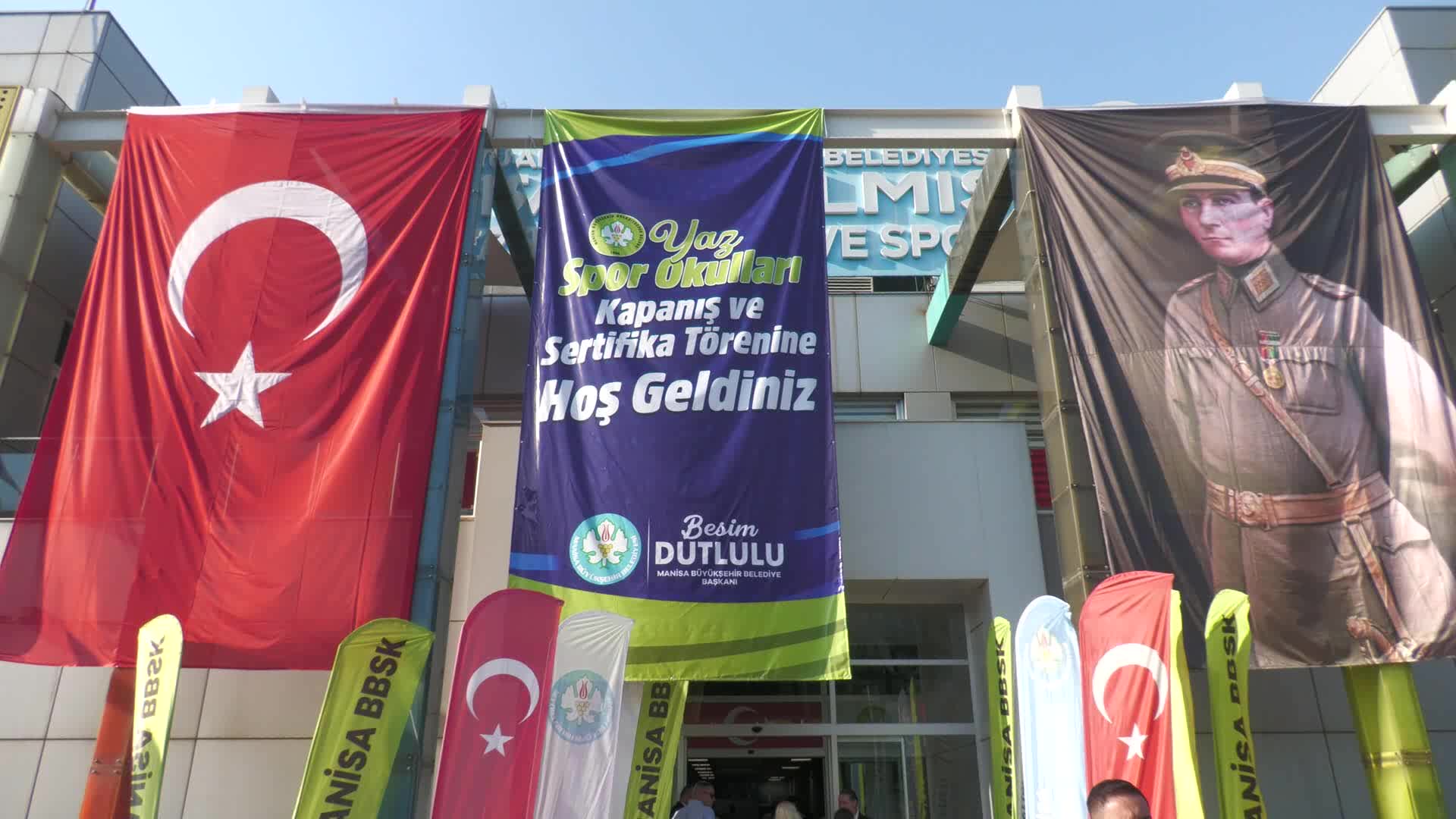 Manisa Büyükşehir Belediyesi’nin yaz spor okullarında 4 bin 500 sporcu sertifikasını aldı