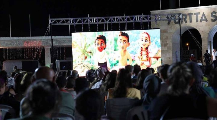 Didim’de Açık Hava Sinemasında Atatürk Filmi Büyük İlgi