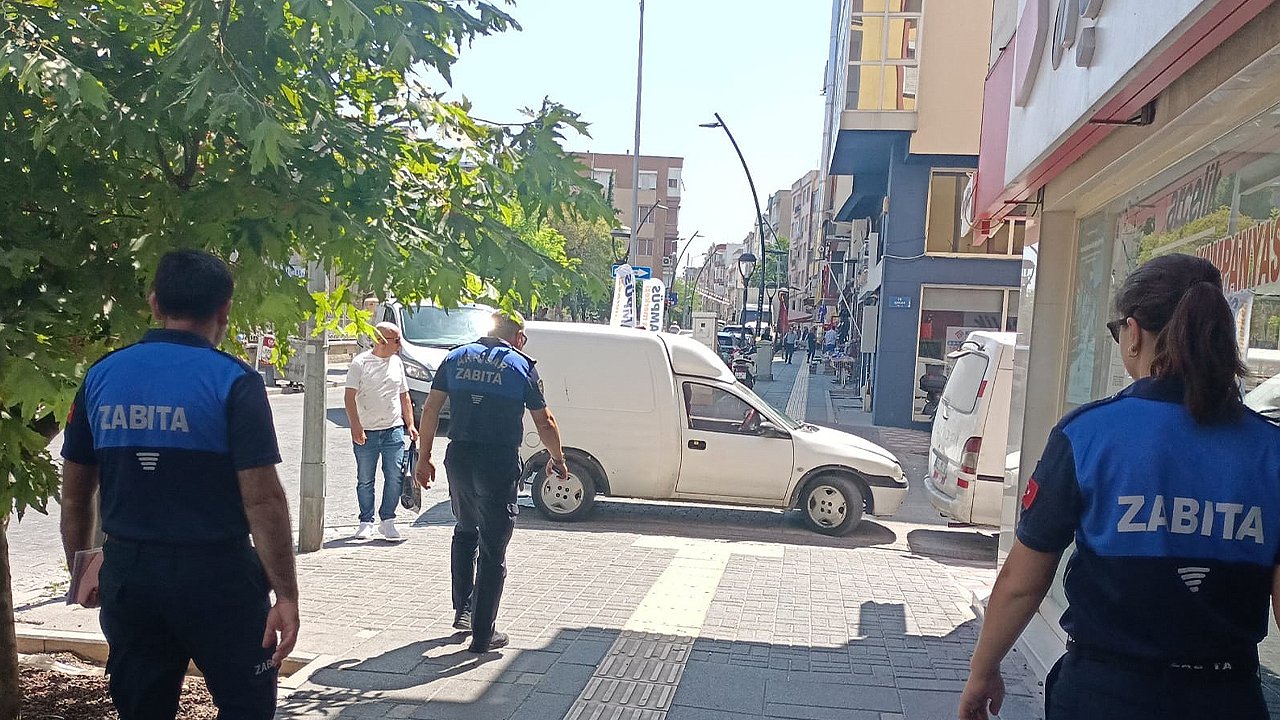 Akhisar’da kaldırımlar yayalara verildi!