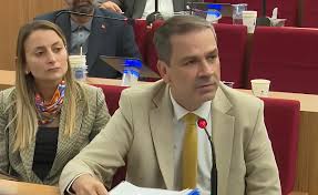 İzban 90 dakikadan çıktı Bahadır Altınkeser ’den Sert Tepki “Cemil Tugay Ulaşımda Sözlerini Tutmadı”