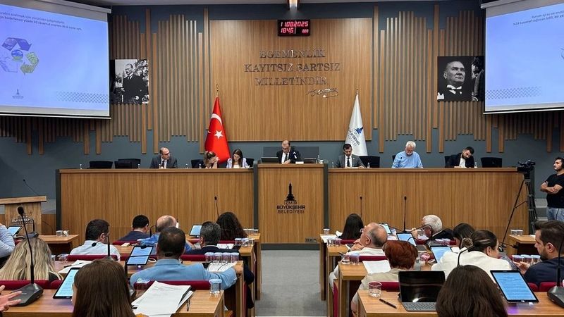 İzmir Büyükşehir Meclis’inde gündem yoğun: İZBAN, İZSU, İZBETON ve çöp sorunları tartışıldı