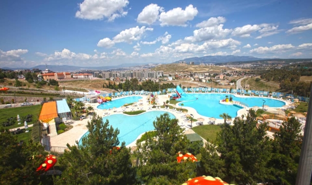 Karabağlar yüzme havuzunda neler oluyor?