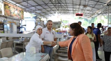 Başkan Gençay, Mavişehir halk pazarını ziyaret etti