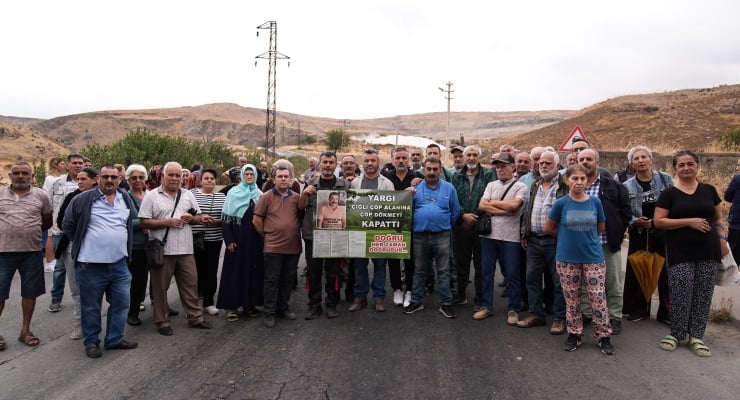 İzmir’de ‘çöp deposu’ eylemi: ‘Cumhuriyet Halk Partisini kınıyorum’