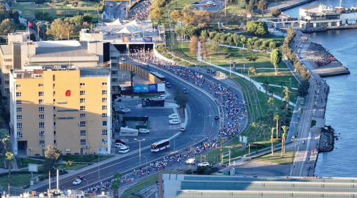 İzmir’de Uluslararası 9 Eylül İzmir Yarı Maratonu renkli görüntülere sahne oldu