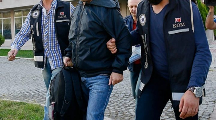 İzmir merkezli FETÖ operasyonunda 35 şüpheli yakalandı