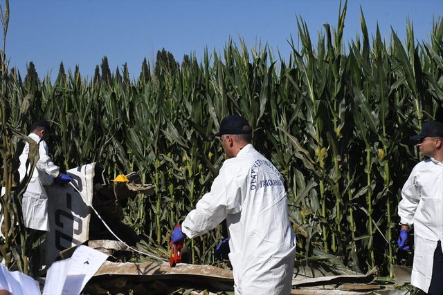 İzmir'de eğitim uçağı düştü! Pilot hayatını kaybetti! - Resim: 1