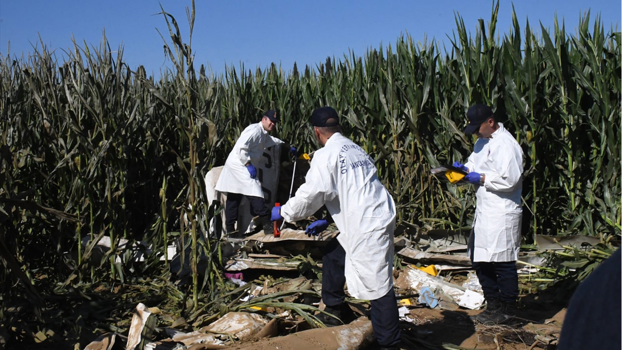 İzmir’de eğitim uçağı düştü! Pilot hayatını kaybetti!