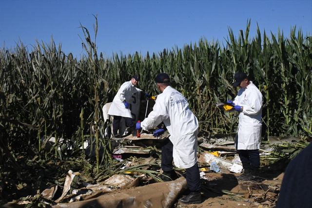 İzmir'de eğitim uçağı düştü! Pilot hayatını kaybetti! - Resim: 0