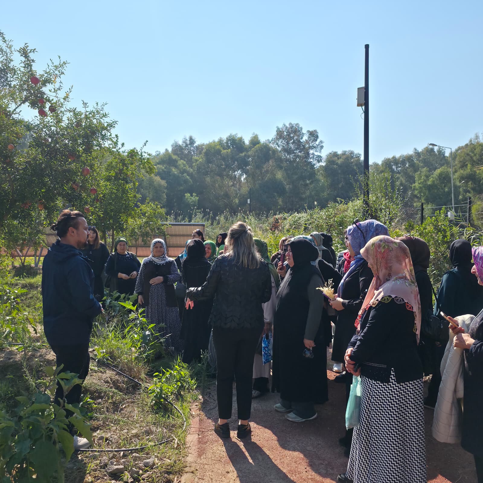 İzmir Büyükşehir Belediyesi Kadın Çiftçilere Destek Verdi