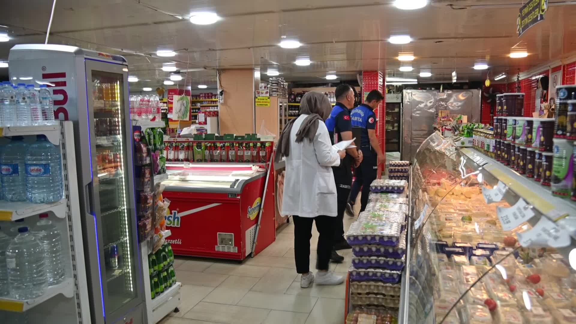 Manisa’da seyyar satıcılar ve okul kantinleri denetlendi