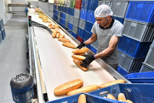 İzmir Büyükşehir duyurdu: Halk Ekmek zamlandı!