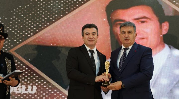 2025 Sağlıkta Başarı Ödülü Doç. Dr. Adnan Yamanoğlu ’na