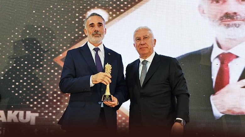 İzmir’in Çalışkan Siyasetçisi Nurettin Yakut ’a Anlamlı Ödül