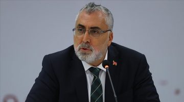 Türkiye Çalışma ve Sosyal Güvenlik Bakanı Işıkhan’dan İzmir Büyükşehir Belediyesi’ne çöp eleştirisi: “Yüzleri dahi kızarmıyor”