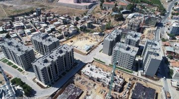 İzmir’deki kentsel dönüşüm hak sahiplerinden Büyükşehir Belediye Başkanı Tugay’a eleştiri