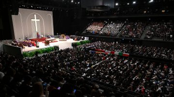 Türkiye’de İlk Kez Kilise Dışı Ayin: Papa 14’üncü Leo İstanbul’da Dev ayin gerçekleştirdi.