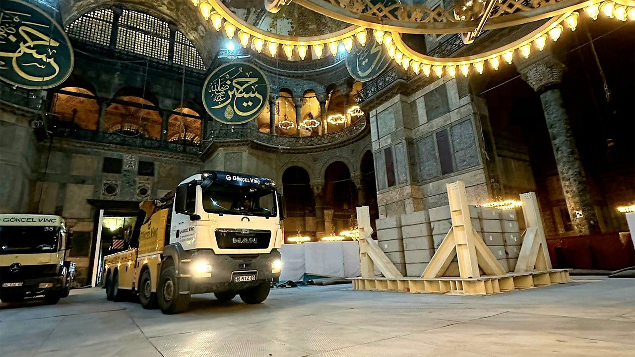 Ayasofya Bilim Kurulu’ndan vinç eleştirilerine yanıt: Notre Dame’de de kullanıldı