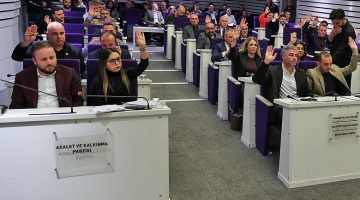 AK Parti Grup Başkan vekili Burçin Kevser ’in Evet Grup Kararı Mecliste Çöktü