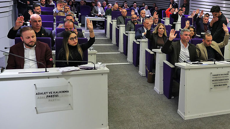 AK Parti Grup Başkan vekili Burçin Kevser ’in Evet Grup Kararı Mecliste Çöktü