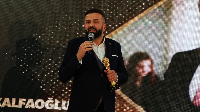 2025 Yılının En Başarılı Erkek Siyasetçisi: Hakan Kalfaoğlu